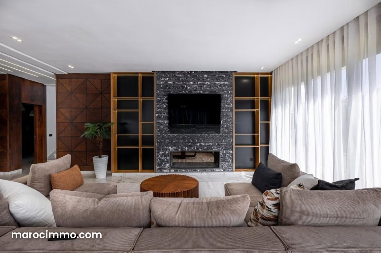 890 m² villa with garden, El Menzeh, gated community — El Menzeh
