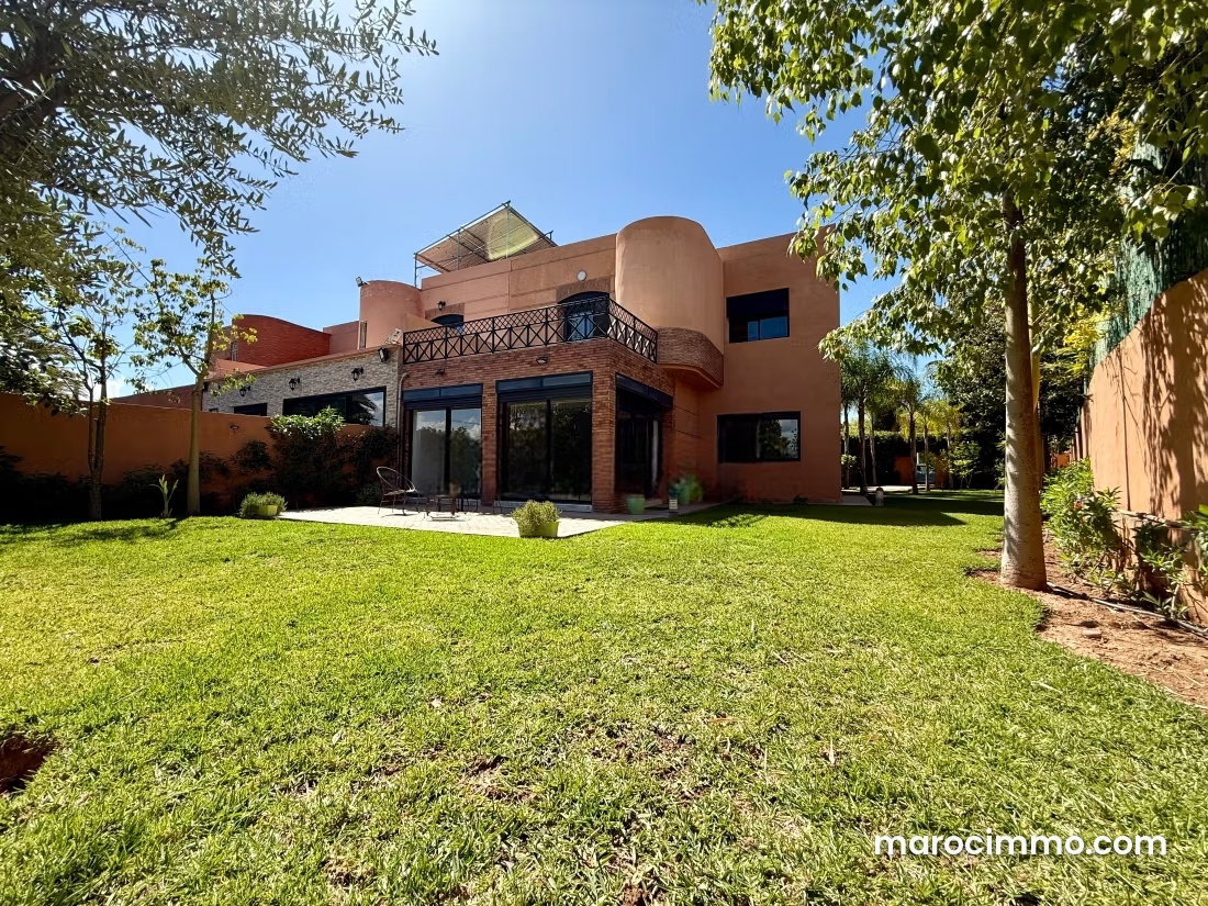 283 sqm Family Villa with Garden and Mountain Views, Route de Fès — Marrakesh
