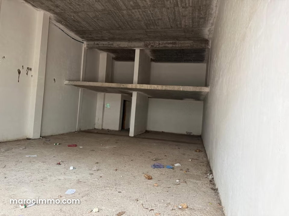 Beau local commercial en location à Riyad. Superficie 164 m²