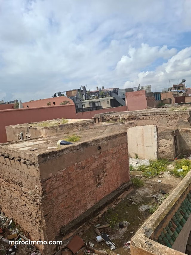 Grand Riad A Rénover Dispose 3 façades — 2