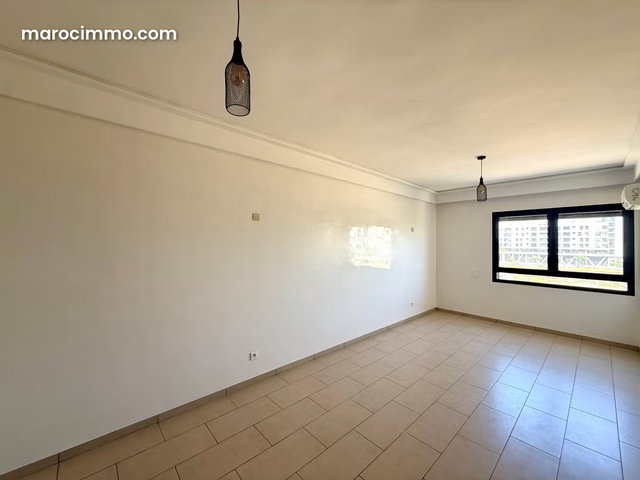 En Location Vide: Magnifique Appartement de 2 Chambres avec Terrasse au Coeur de quartier CFC, Casa Finance City, Casablanca — 2
