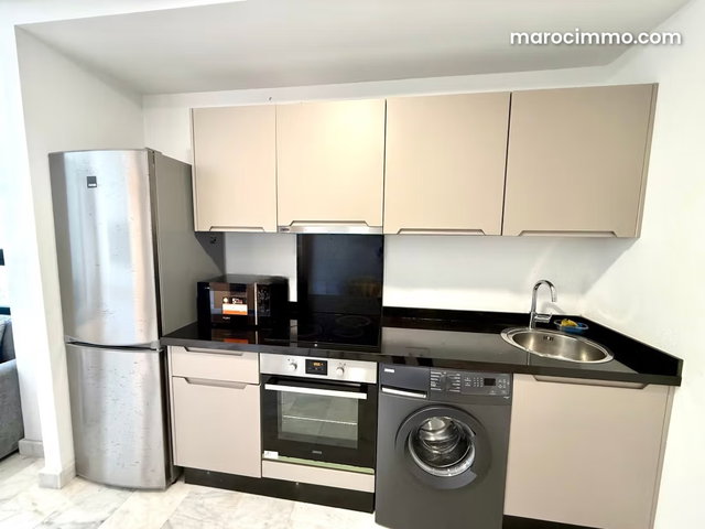 En Location Meublé: Magnifique Studio Haut Standing Meublé avec Goût au cœur du Quartier Racine — 4