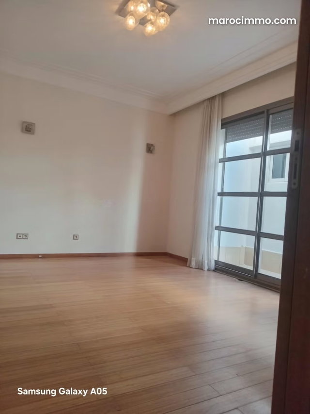 Luxurious 6-Bedroom Apartment for Rent in Racine. Elevator and Parking. — 4