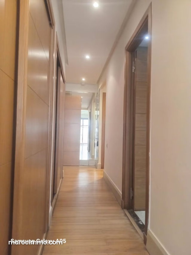 Luxurious 6-Bedroom Apartment for Rent in Racine. Elevator and Parking. — 5