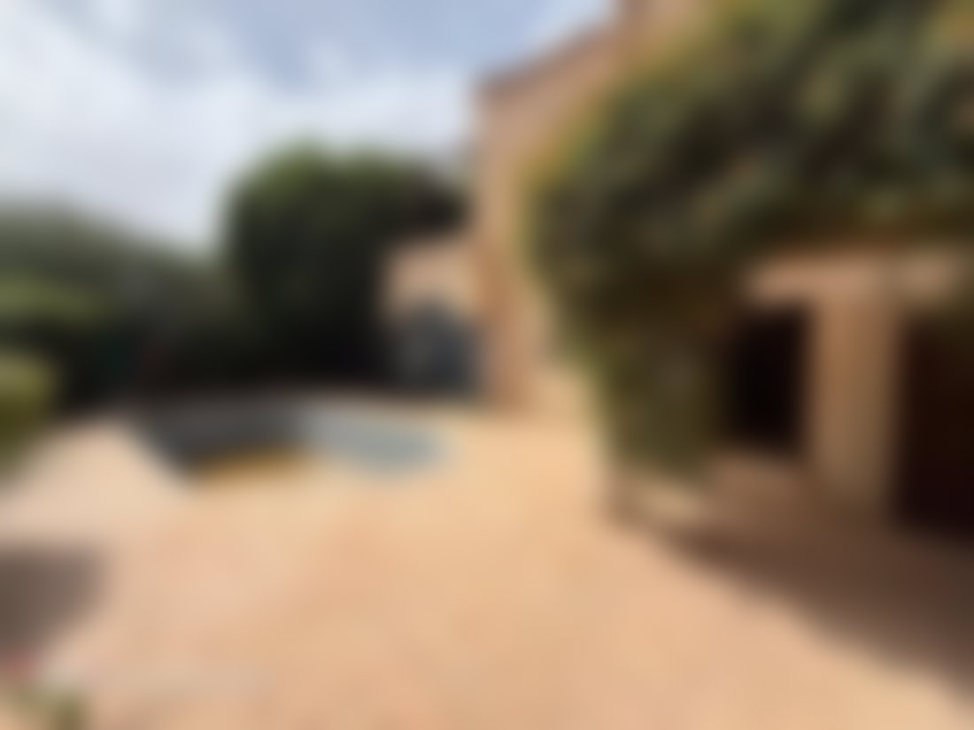 فيلا عصرية بمسبح خاص في بوابات مراكش
