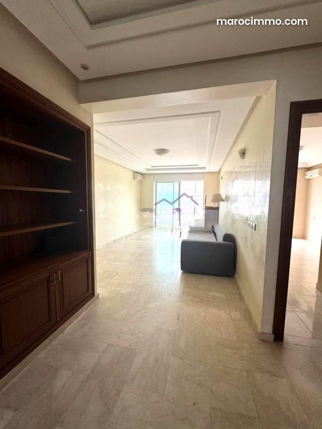 Bel appartement avec terrasse en location — 2