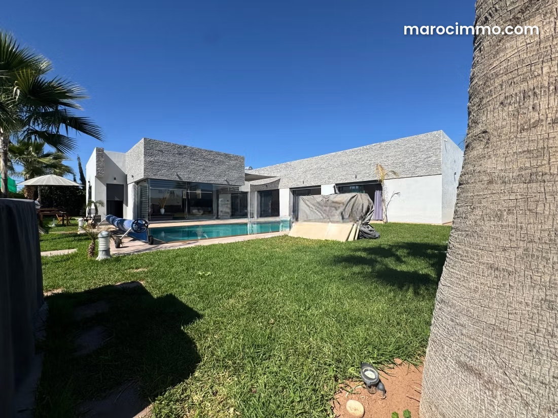 Villa plain, pied 300 m², piscine chauffée, Route de Ouarzazate — Marrakech