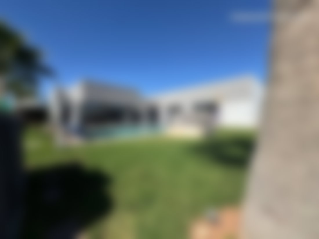 Villa plain, pied 300 m², piscine chauffée, Route de Ouarzazate