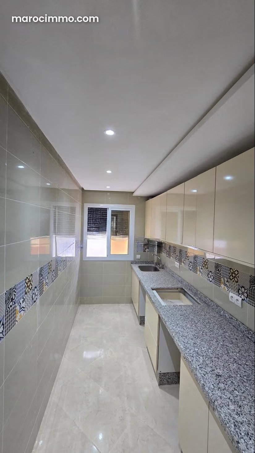 2-Bedroom Apartment in Martil with Mountain Views and Terrace — Martil