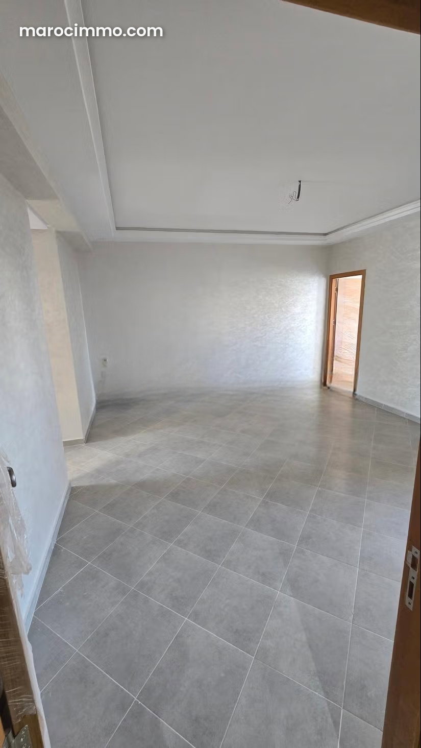 Appartement vue montagne à Mdiq terrasse et cadre soigné — Mdiq
