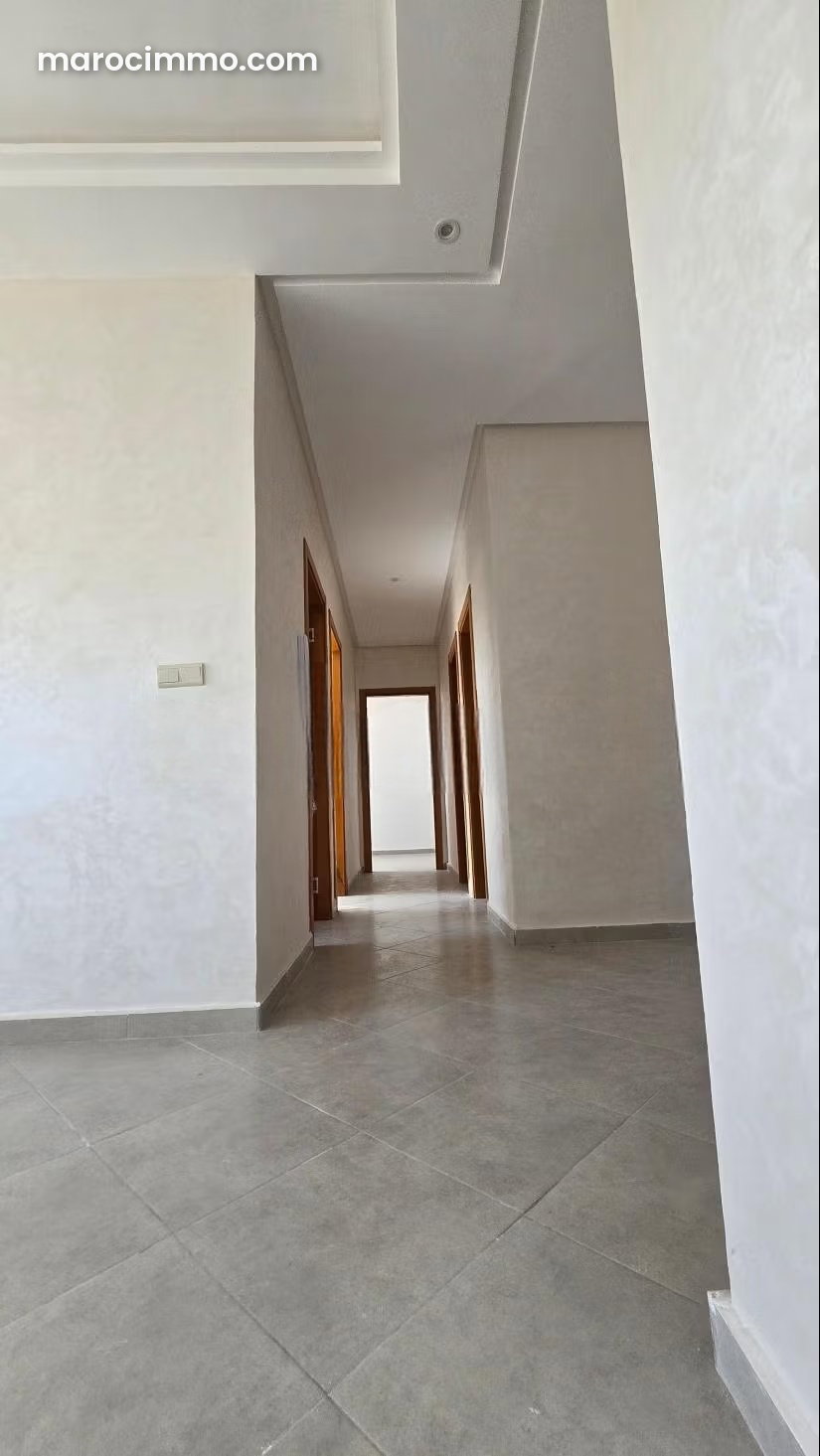 Appartement récent à louer à Martil, vue sur montagne — Martil