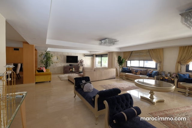 Apt 289 m² 4 chambres refait à neuf — 5