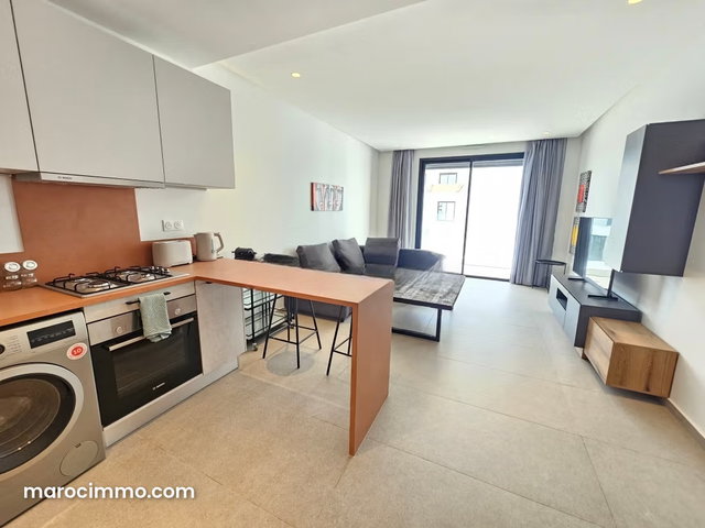 Cozy studio on elevated floor with terrace — 2