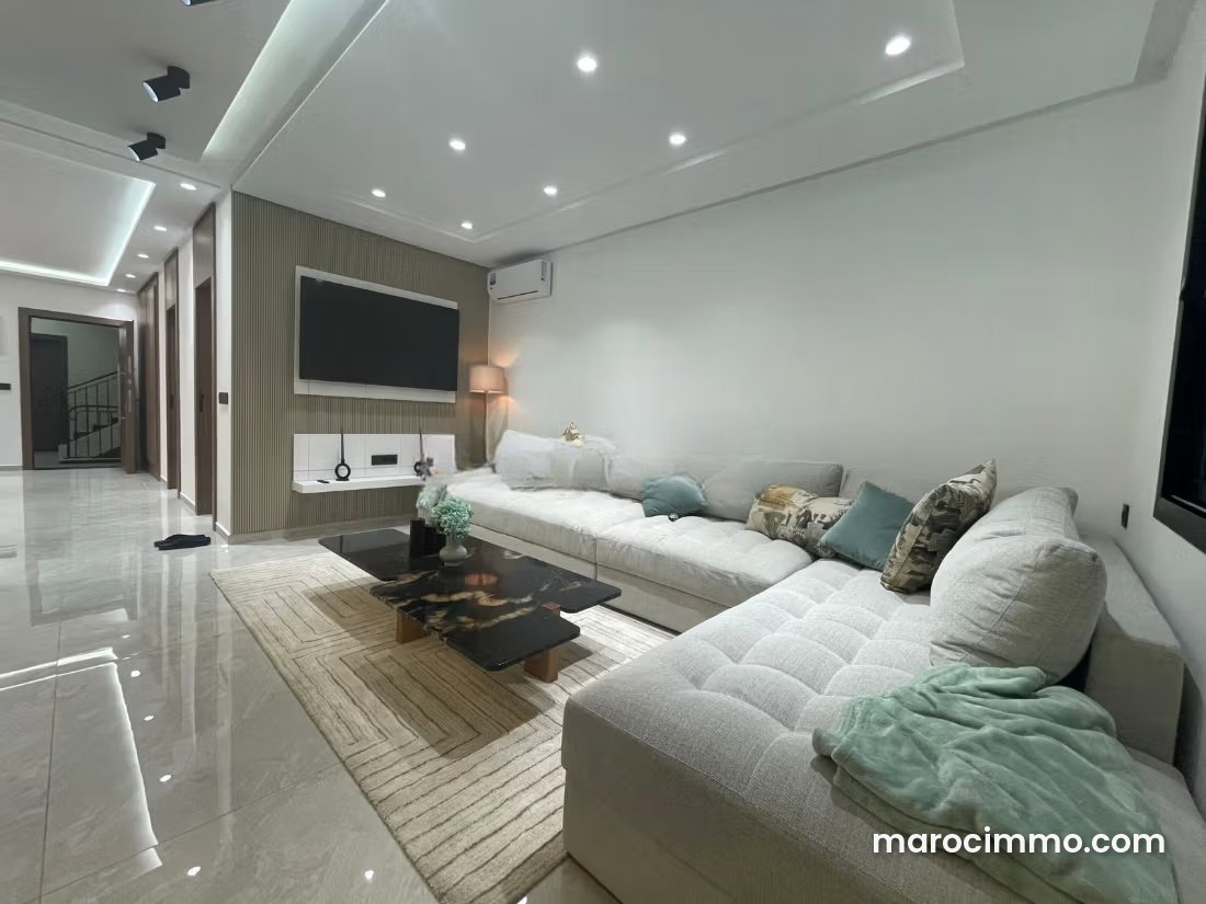 Appartement 3 pièces meublé avec terrasse, Agdal, Rabat — Rabat