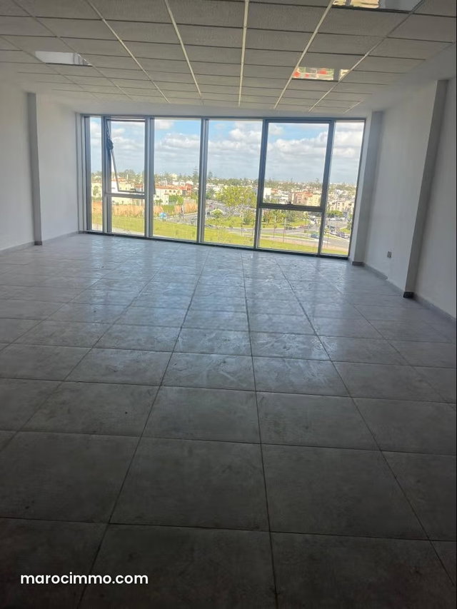 Office Space for Rent in Oasis. 93 m2 with Parking Space. Unobstructed View — 2