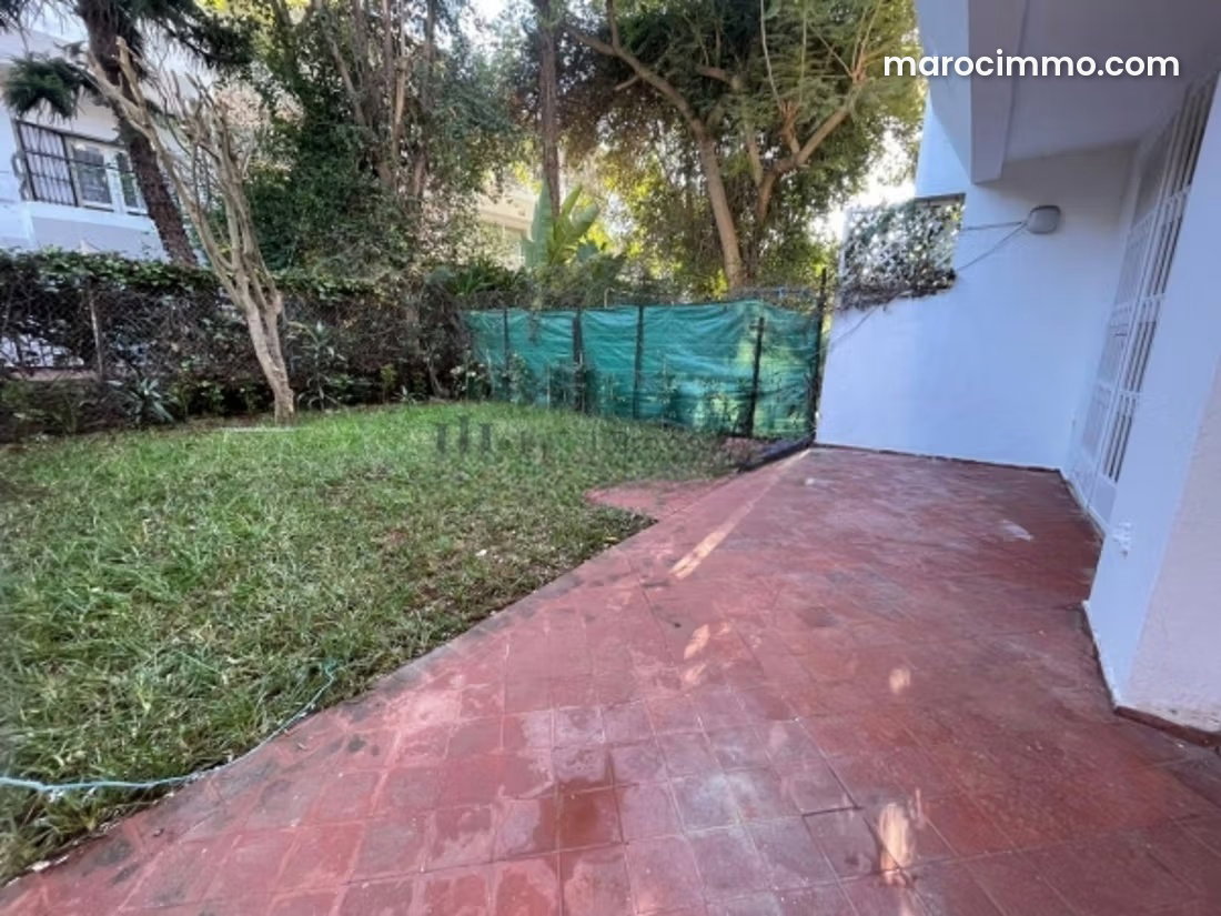 Triplex avec jardin à louer au CIL Casablanca — Casablanca