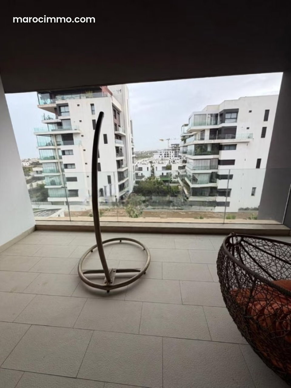 T3 vide 150 m² – 2 chambres – terrasse