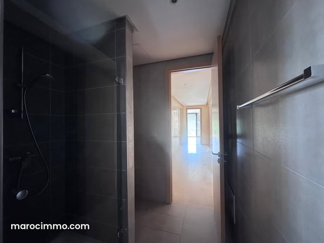Duplex en location à Riyad. 3 belles chambres. Terrasse et ascenseur — 3