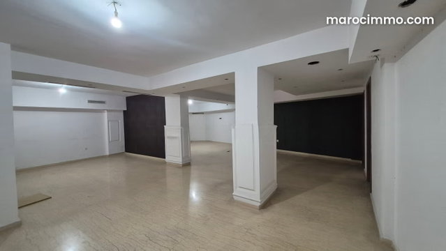 A louer local commercial 250m2 Valfleury — 5