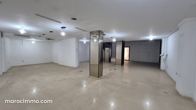 A louer local commercial 250m2 Valfleury — 4
