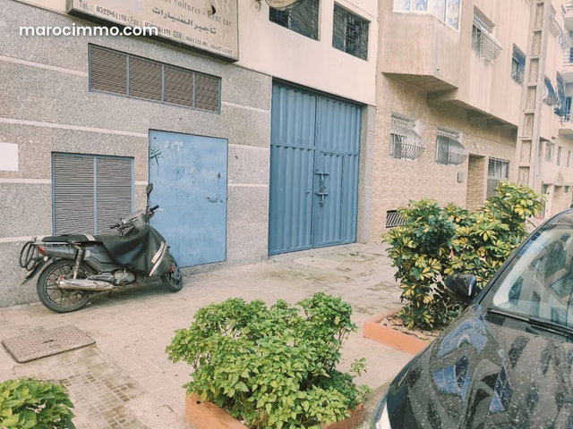 Local commercial à la vente — 2