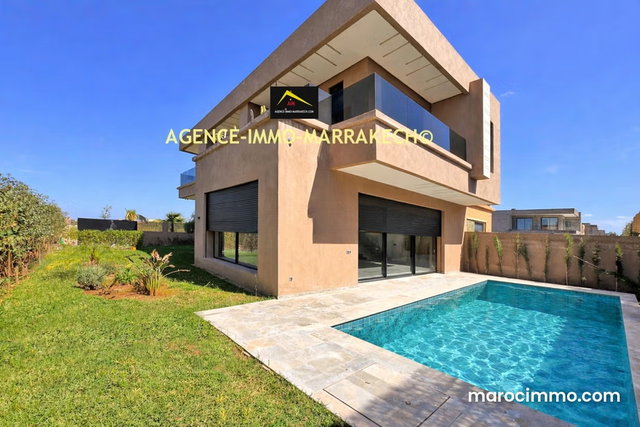 Villa à vendre, 3 Suites, 3 Façades, Piscine — 2