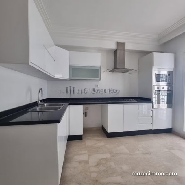 177 m² – 3 Bedrooms – Terrace — 4