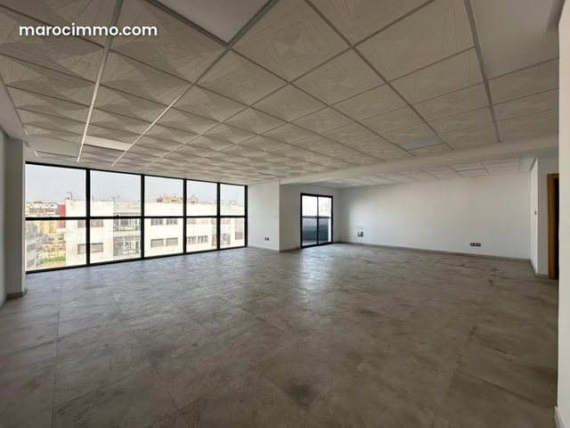 Plateau de bureau neuf en location — 4