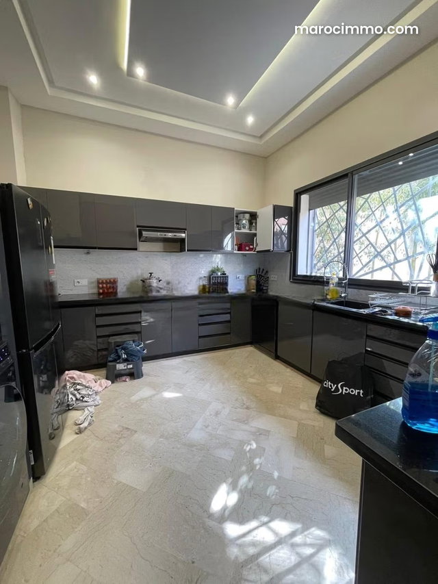 Splendide villa à vendre à Guéliz. 5 pièces. Bien meublé — 3