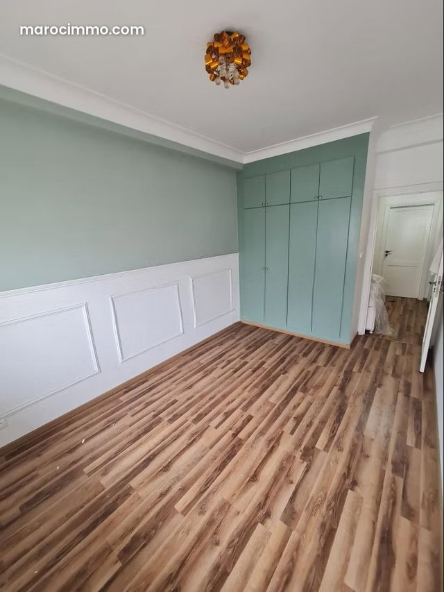 Vend appartement à Maârif Extension. 5 pièces. Avec ascenseur — 3