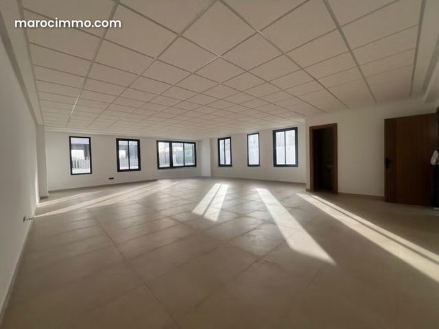 Office with premium location and terrace — Bouskoura