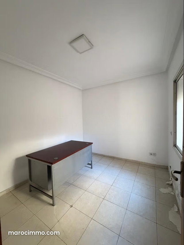 Bureu alouer a mariif bien placé àvec terasse — 3