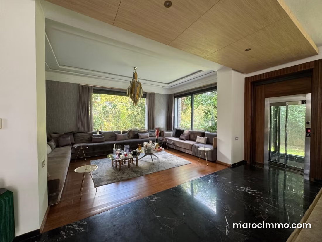 Villa 550 m² sur 890 m² de jardin, Ville Verte Bouskoura — Bouskoura
