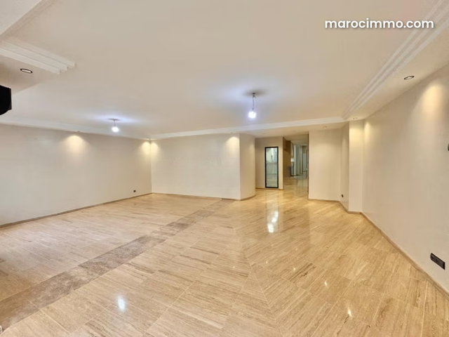 Beautiful Renovated Apartment for Rent – Golden Triangle — 2
