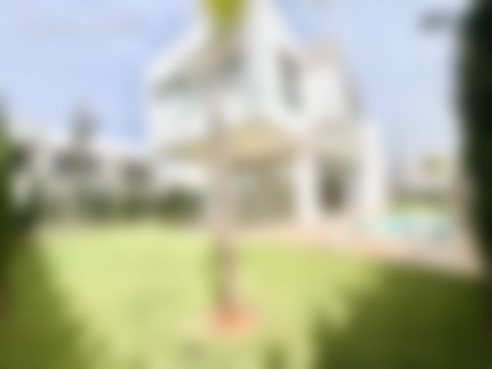 Villa neuve 700 m² avec piscine à Bouskoura centre