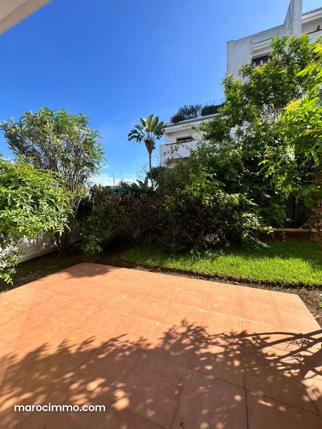 A louer Appartement meublé avec jardin — Casablanca