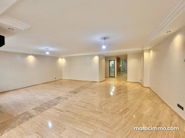 Exceptional Renovated Apartment for Rent in Triangle d'Or — 2