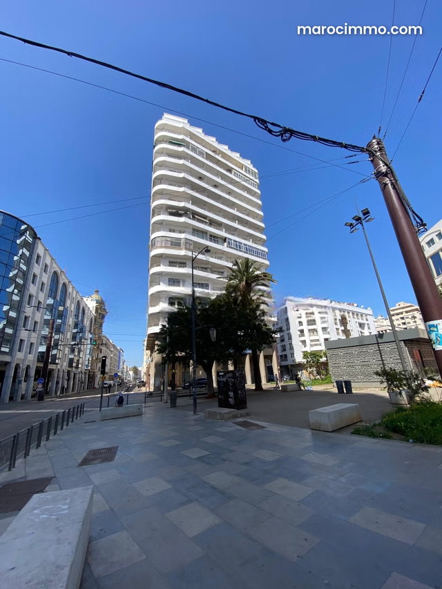 Hyper centre historique: Place Paquet: bureau de 120 m2 à louer avec terrasse étage élevé — 5