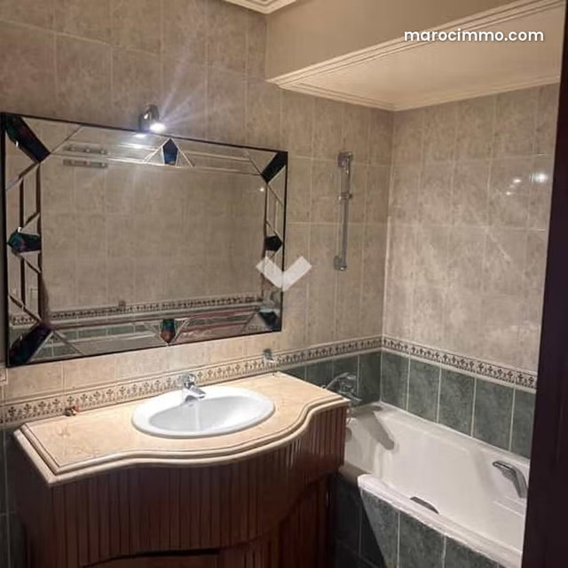Appartement à Louer de 221.0 m² à Casablanca, Triangle D'Or — 4