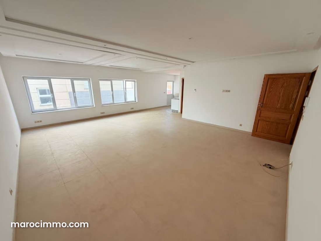 70 m² Office for Rent in the Aida District, Tangier — Tangier