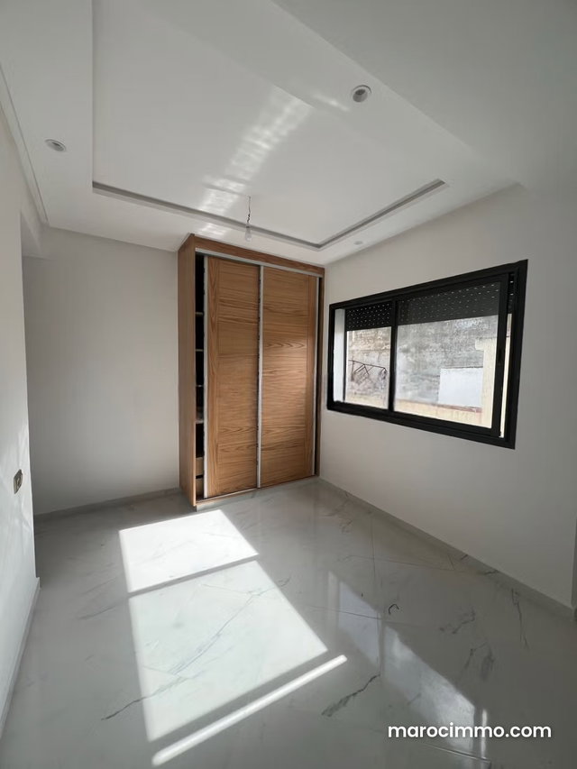 Appartement à l'achat à Riad Oulad Mtaa. 4 pièces. Salon traditionnel et système d'antenne parabolique — 4