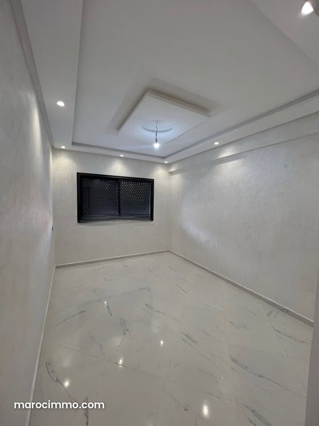 Appartement à l'achat à Riad Oulad Mtaa. 4 pièces. Salon traditionnel et système d'antenne parabolique — 2