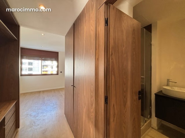 Appartement rénové traversant au 3e étage — 5