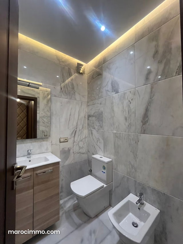 Très bel appartement en location à Mozart. Surface de 120 m². Meublé — 4
