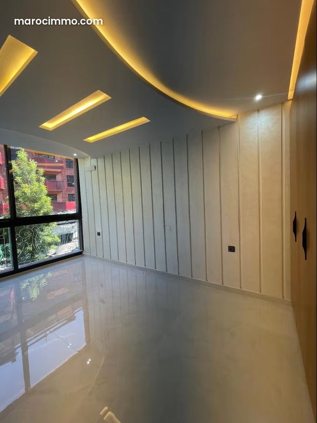 Bel appartement a vendre avec terrasse vue sur le boulevard près de Zara — 2