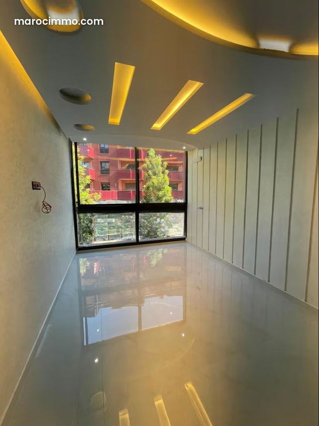 Bel appartement a vendre avec terrasse vue sur le boulevard près de Zara — Marrakech
