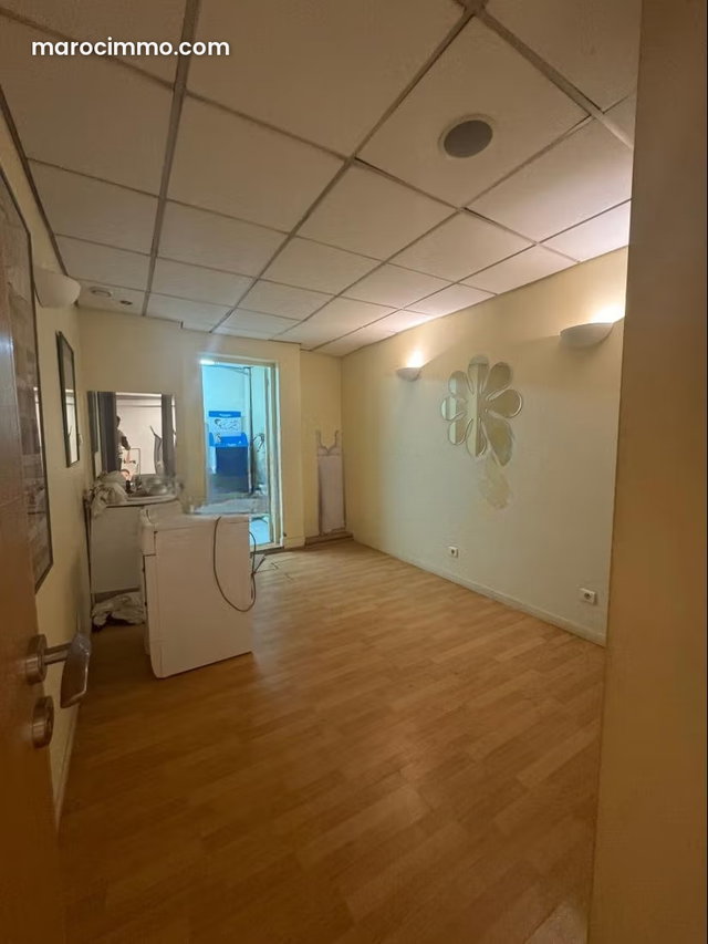 Bureaux en vente à Agdal. Superficie 240 m² — 3
