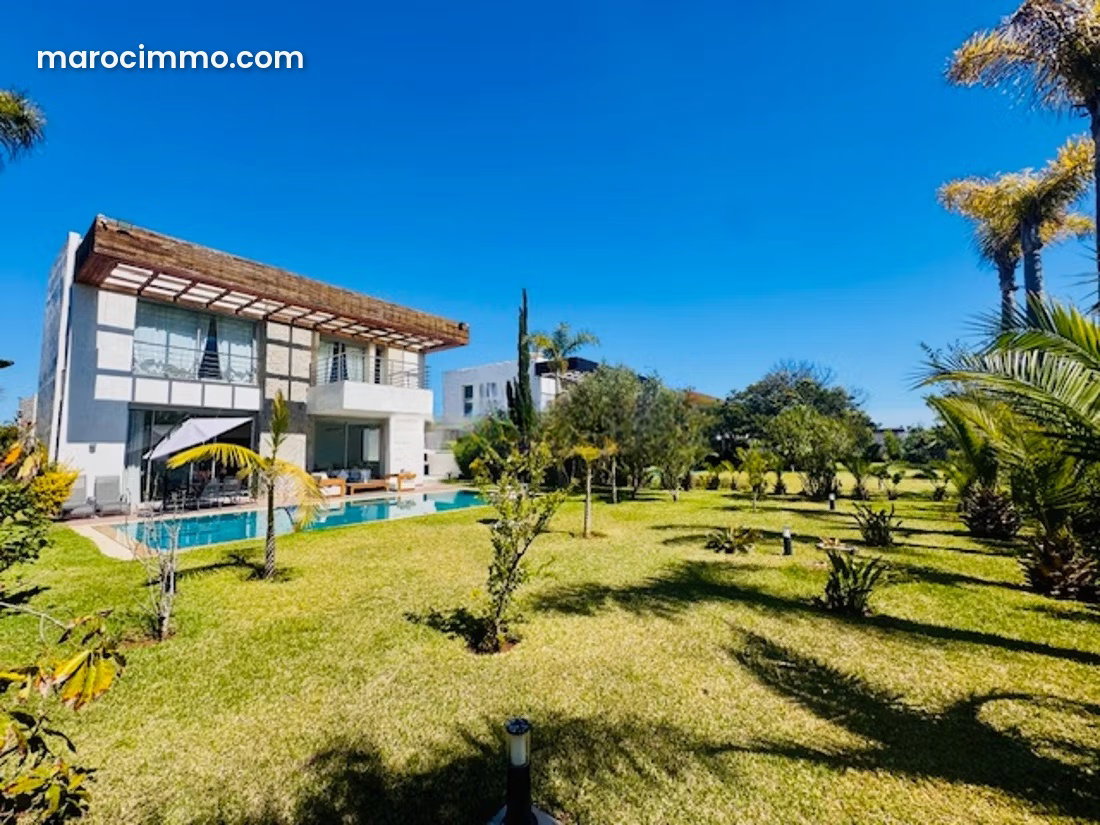 750 sqm villa with swimming pool and golf course, Bouznika, close to the beaches — Bouznika