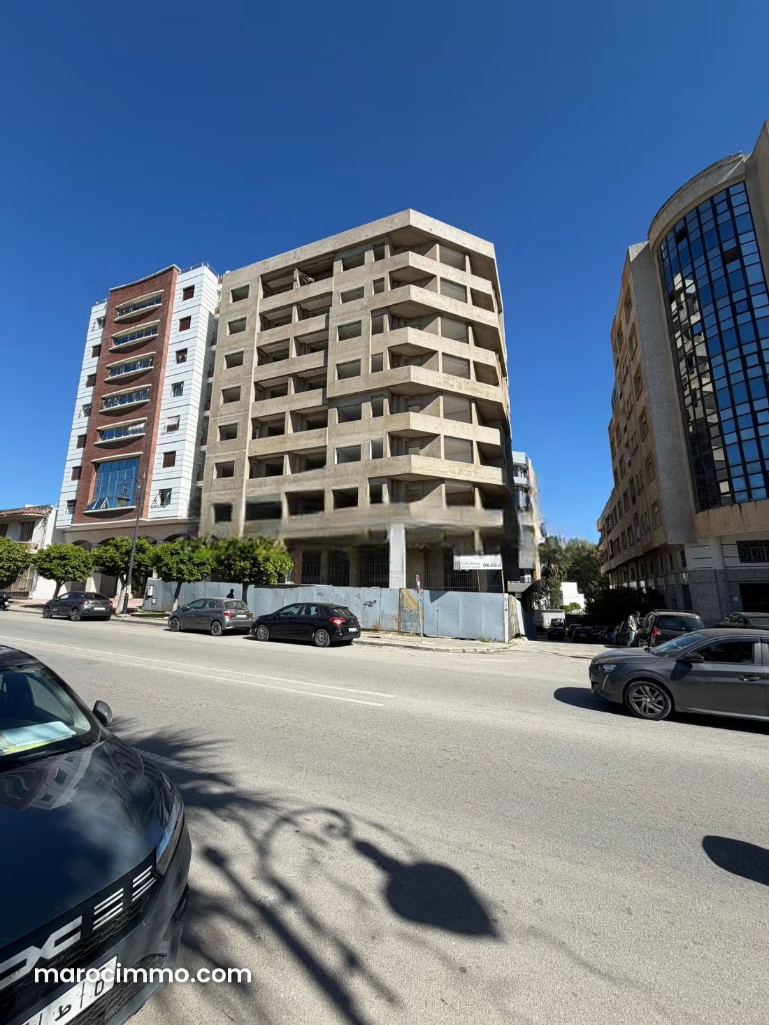 شقة بانورامية مفروشة للبيع بوسط طنجة مع مسبح — طنجة