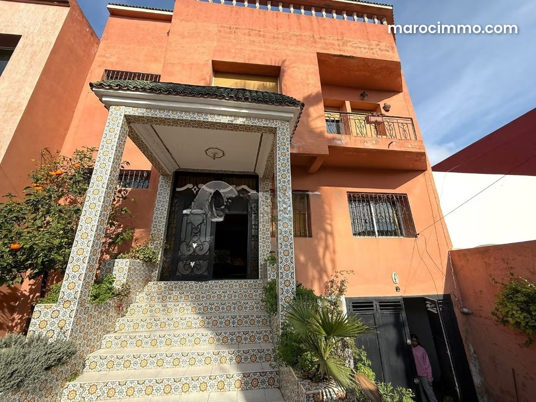 310 m² Villa to Renovate with Garden, Ain Sebaa, Casablanca — Casablanca